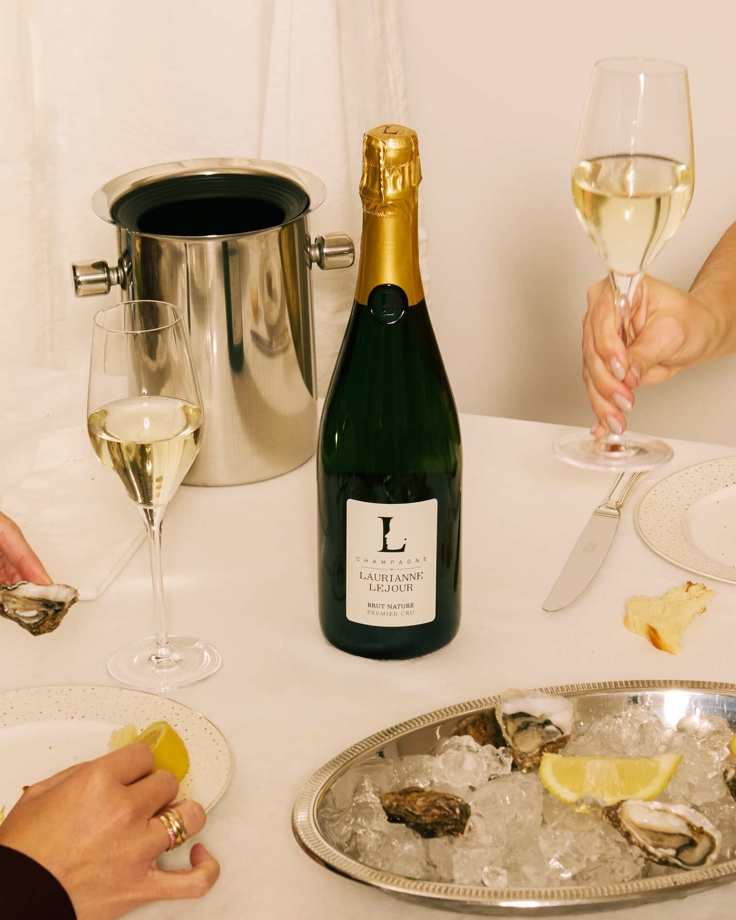 Champagne Brut Nature Premier Cru -  Laurianne Lejour sur une table
